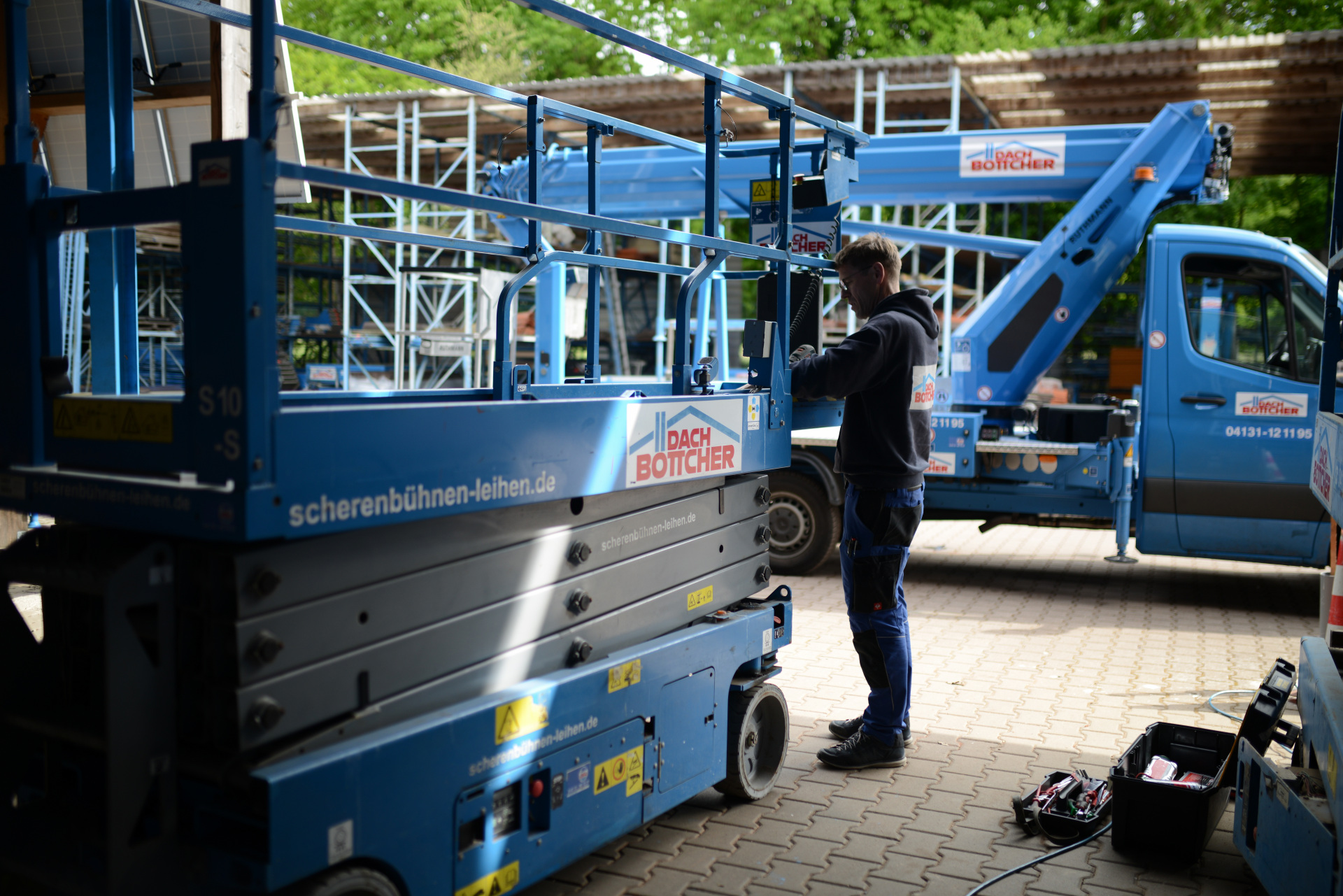 Scherenarbeitsbühne Wartung UVV S80_8165