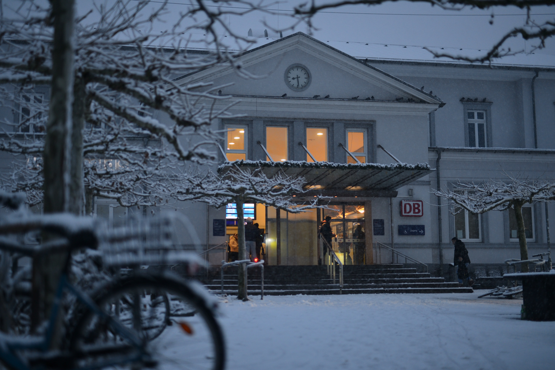Schnee in Lüneburg Bahnhof samstags 2026 D80_2052