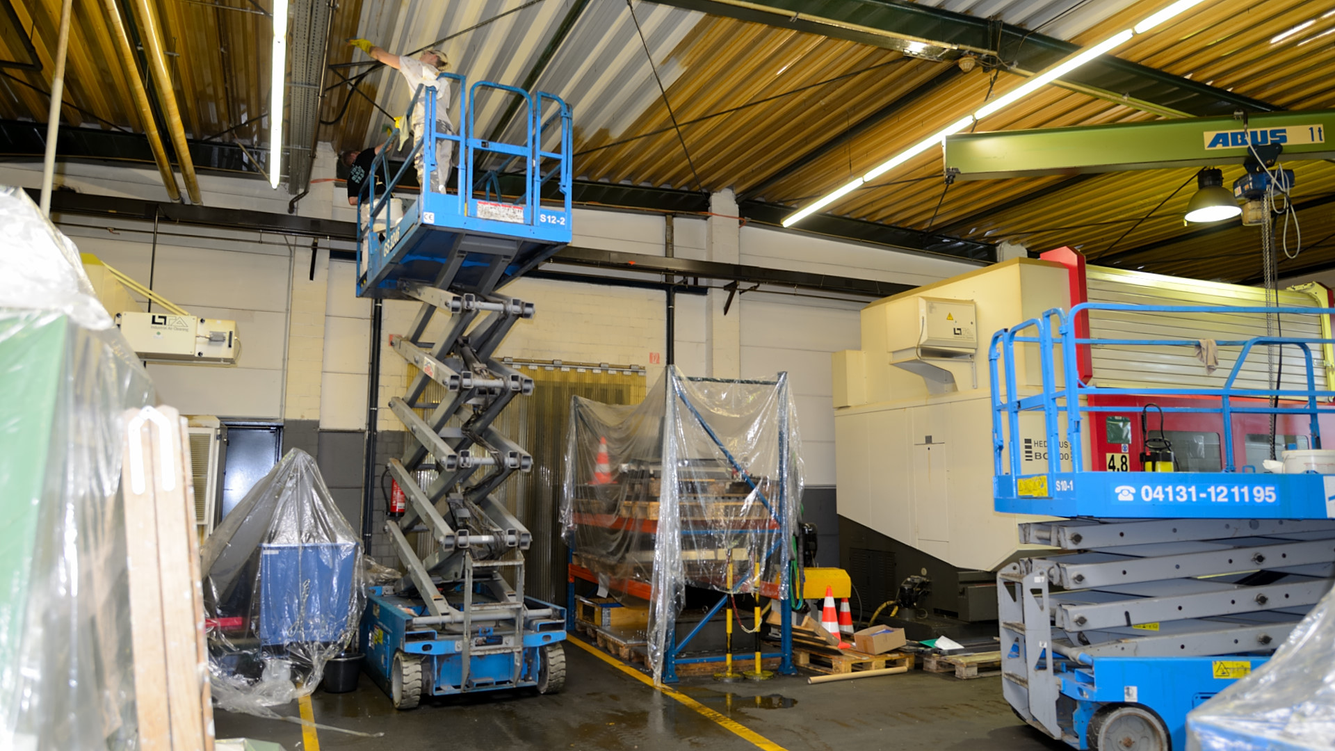 Scherenbühnen 10m S80_4057