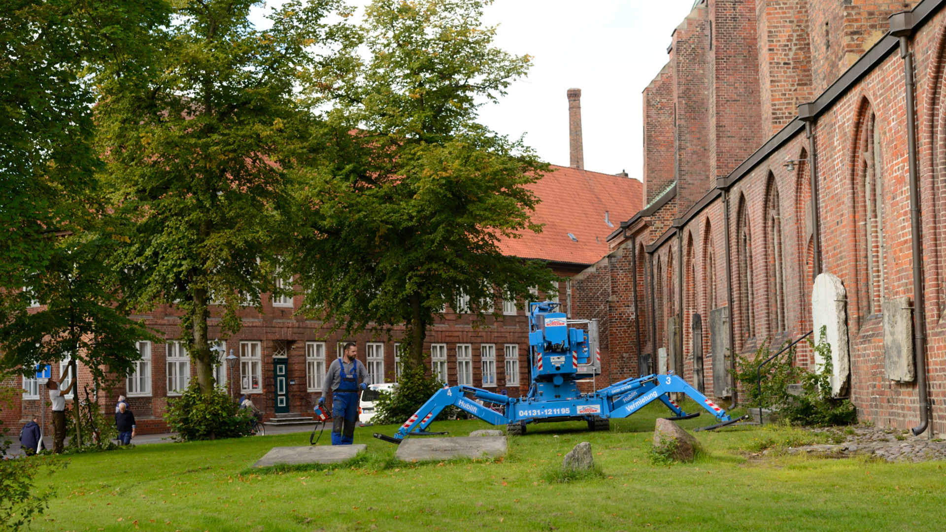 raupenarbeitsbühne leihen und aufbauen 0204