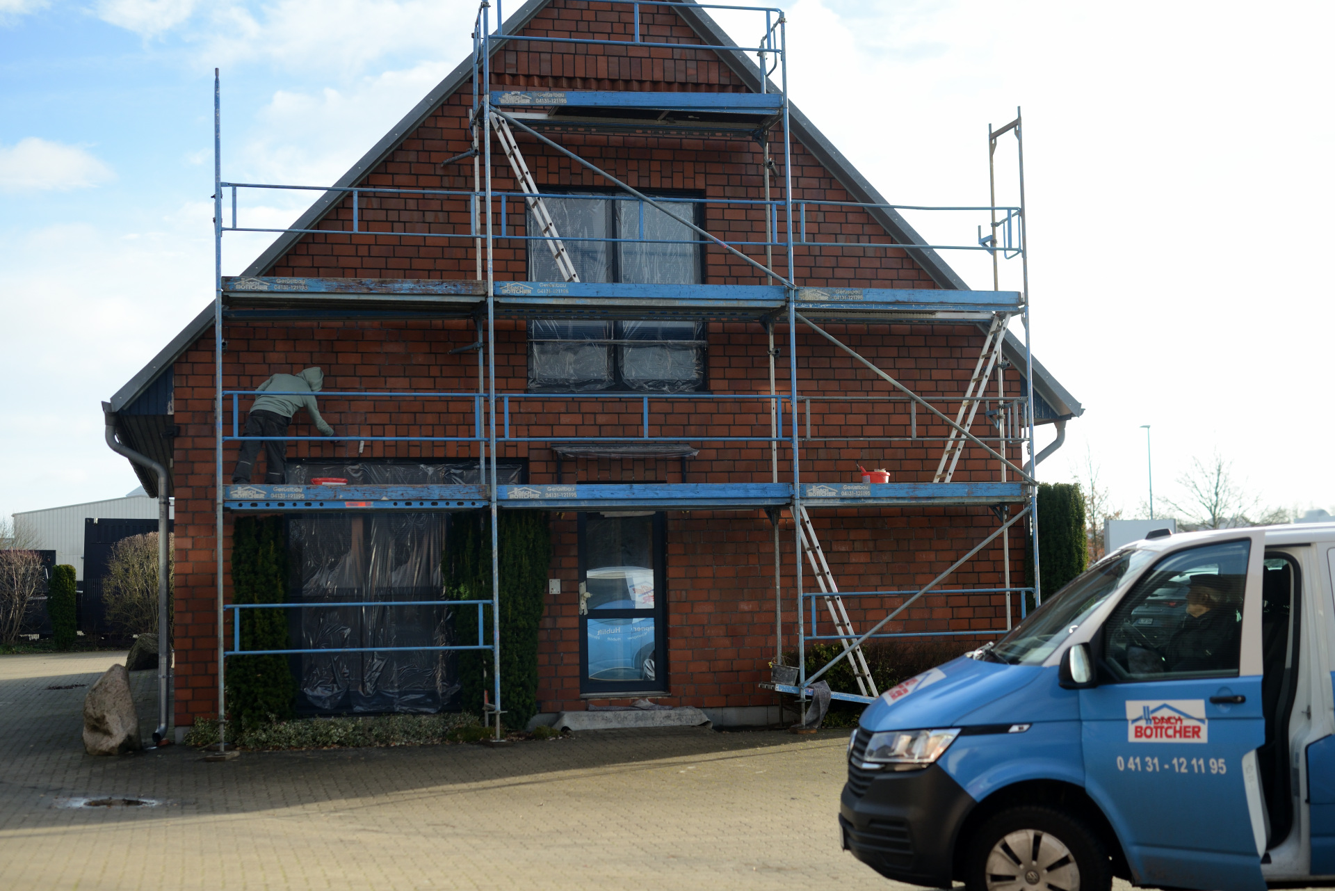 Gerüstbau oder Hubsteiger mieten